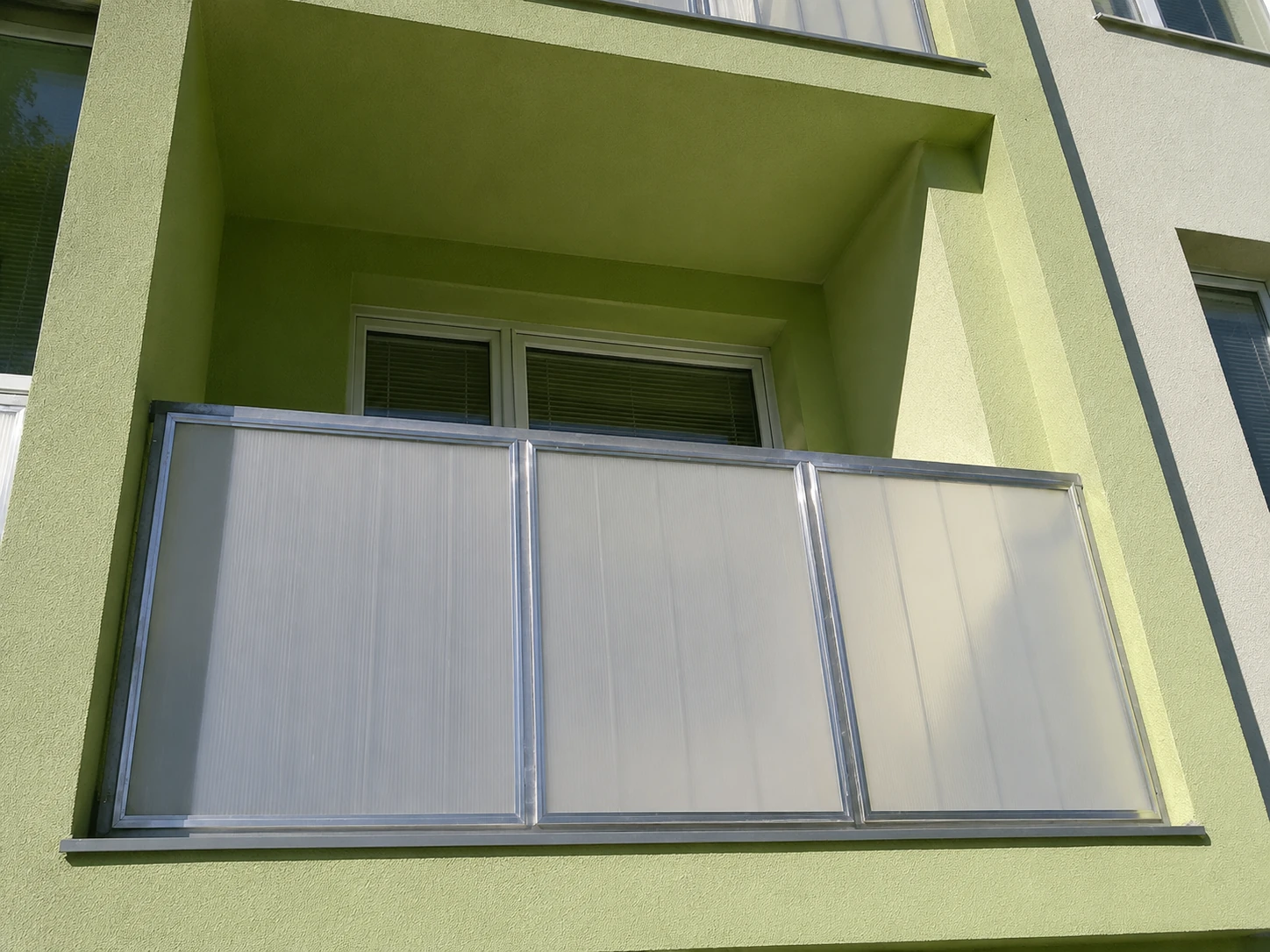Detail balkónového zasklenia